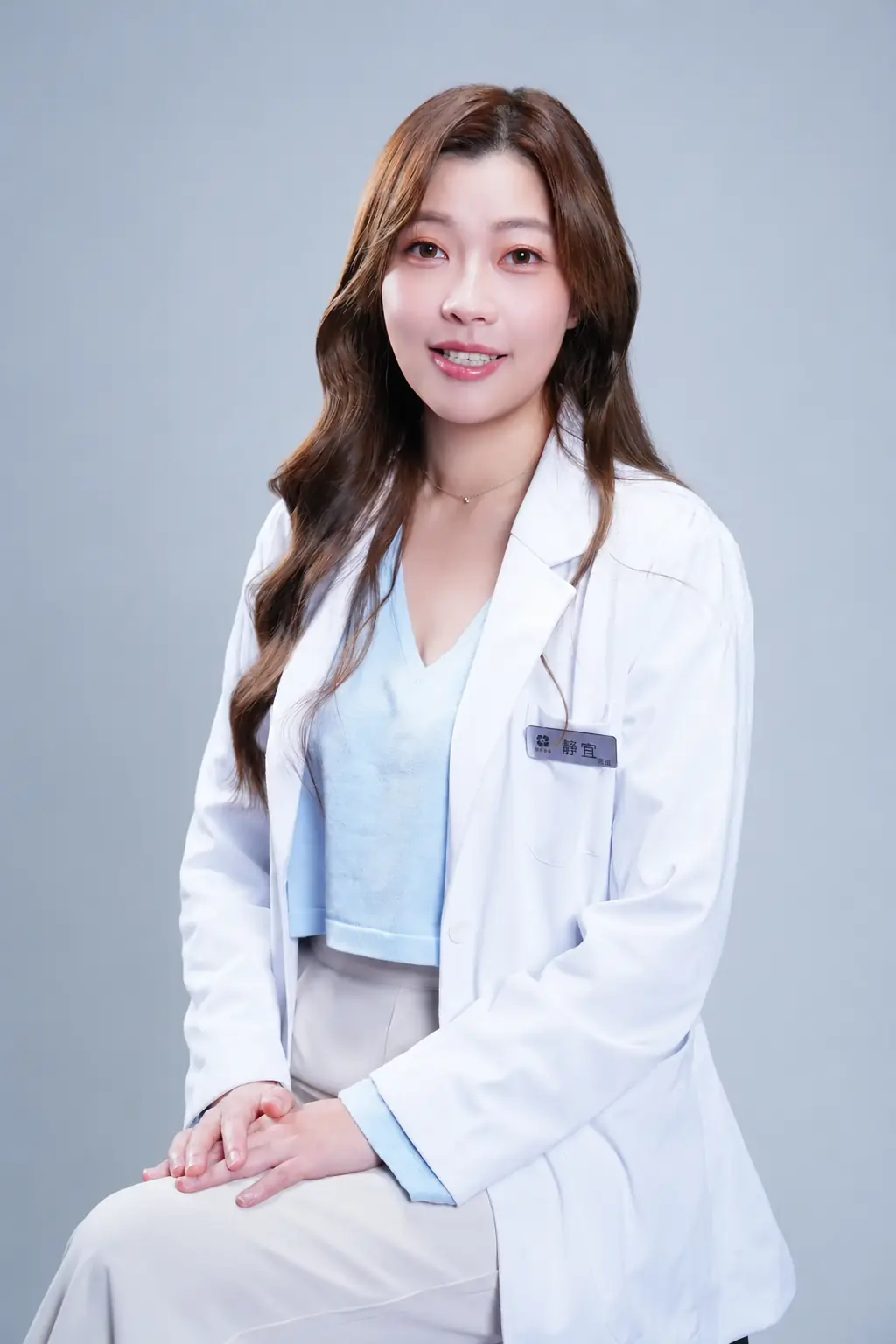 靜妍美學創辦人暨美容教學講師靜宜老師形象照